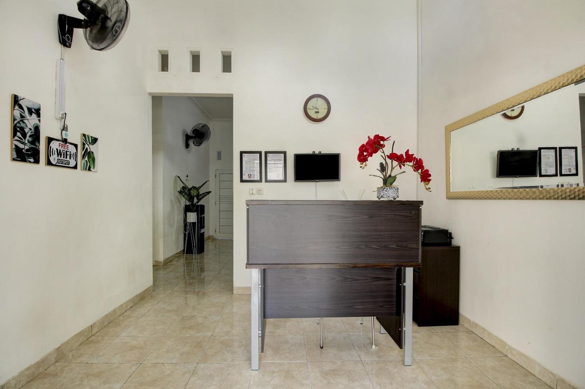 Oyo Life 3415 Penginapan Wimane Palembang Exterior foto